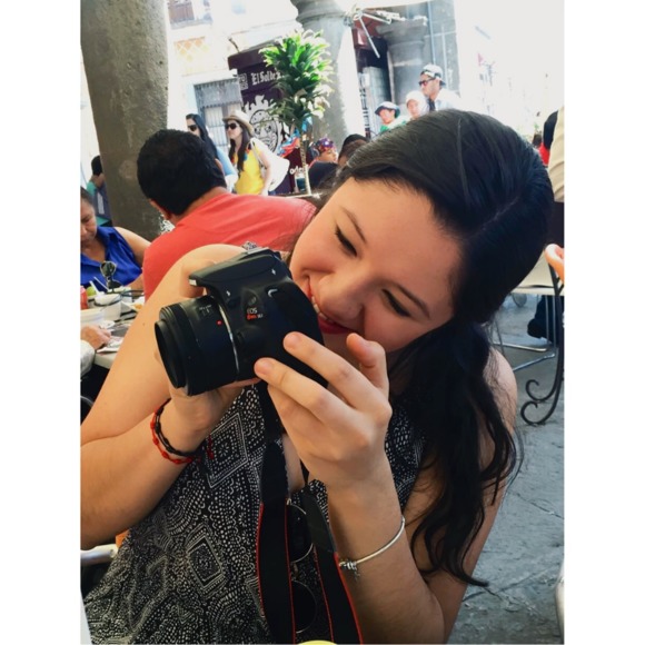 Meet your Posher, Daniela - Picture 1 of 1